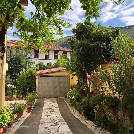 Garden Pensión Berat